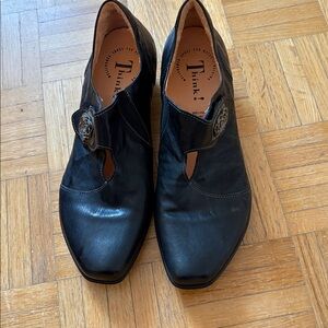 Think Think! Black Leather Casual Slip-Ons